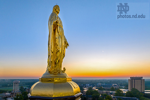 MC 9.15.23 Dome 02.jpg by Matt Cashore/University of Notre Dame September 15, 2023; Golden Dome and Mary Statue shortly after 2023 re-gilding (Photo by Matt Cashore/University of Notre Dame)